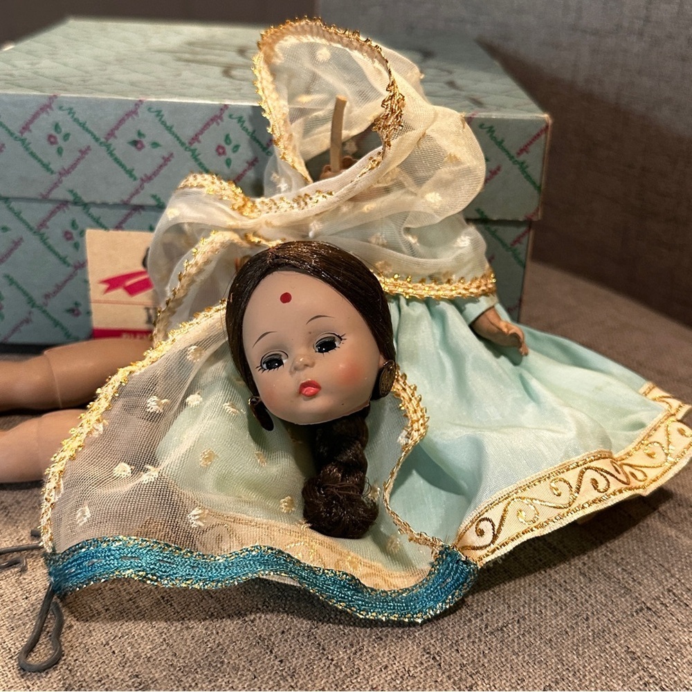 Madam Alexander 8 In. India #575 Doll With Original Box & Tag NEEDS restringing